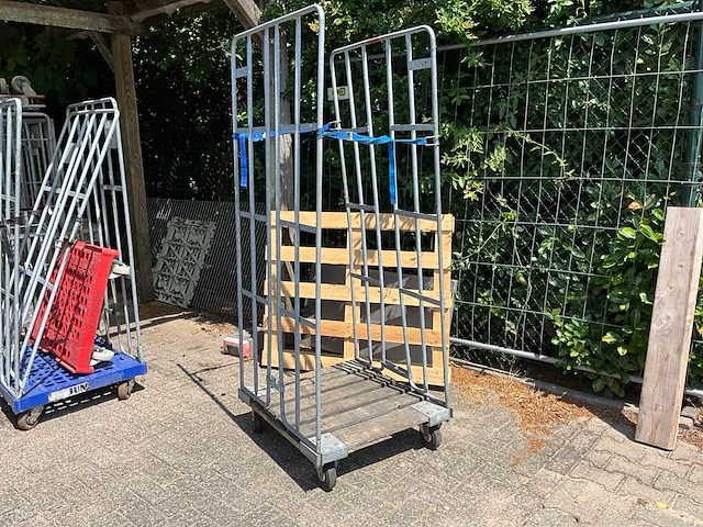 Rolcontainers en divers (5x) - afbeelding 2 van  4