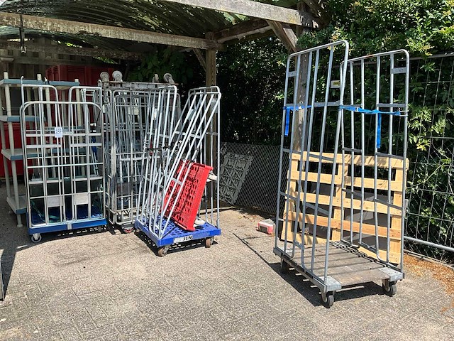 Rolcontainers en divers (5x) - afbeelding 1 van  3