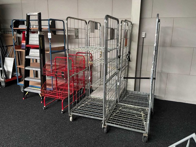 Rolcontainers en divers - afbeelding 1 van  7