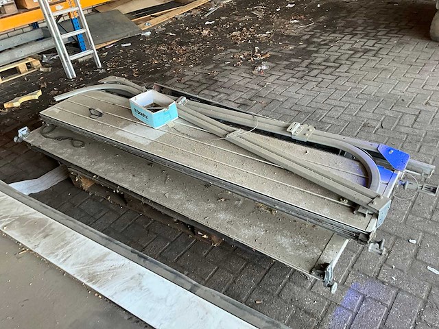 Roldeur en garagedeur (4x) - afbeelding 1 van  11
