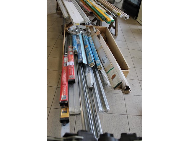 Roldeur en vouwdeur systemen in houten box. - afbeelding 2 van  3