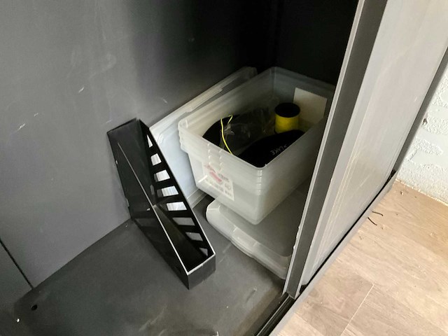 Roldeurkast met inhoud (2x) - afbeelding 8 van  8