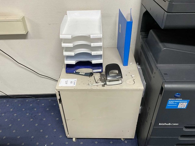 Roldeurkast met inhoud (3x) - afbeelding 5 van  16