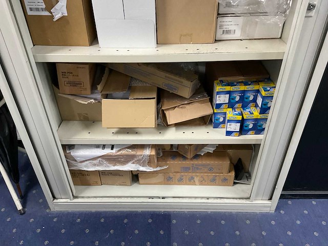 Roldeurkast met inhoud (3x) - afbeelding 12 van  16