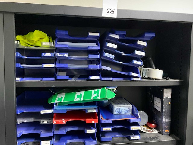 Roldeurkast met inhoud (3x) - afbeelding 13 van  16