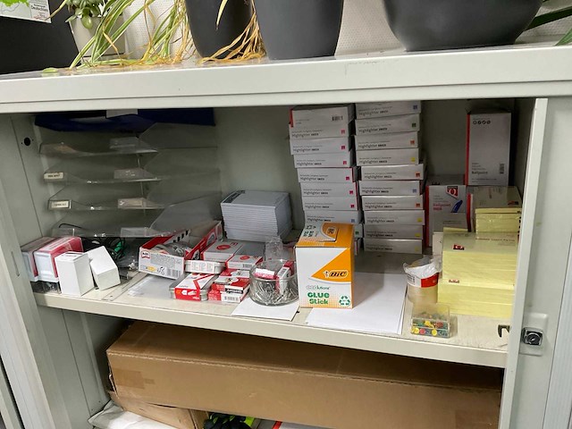 Roldeurkast met inhoud (3x) - afbeelding 16 van  16