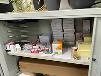 Roldeurkast met inhoud (3x) - afbeelding 16 van  16