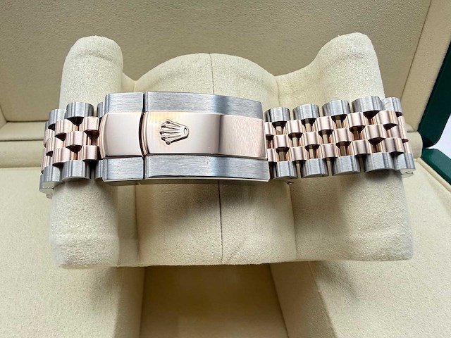 Rolex datejust 36 126231 | rhodium diamonds on 6&9 | jubilee | 2025 - afbeelding 8 van  12