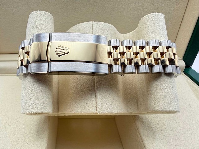 Rolex datejust 36 126233 | champagne diamond dot | jubilee | 2026 | unworn - afbeelding 9 van  12