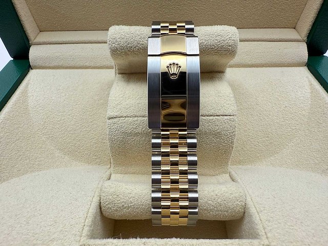 Rolex datejust 36 | 126233 | mother of pearl | unworn | 2025 - afbeelding 8 van  12
