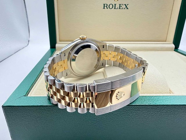 Rolex datejust 36 126233 | silver with diamonds on 6&9 | jubilee | unworn | 2026 - afbeelding 12 van  12