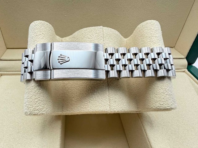 Rolex datejust 36 126234 | dark grey dial with diamonds on 6&9 | unworn | 2026 - afbeelding 9 van  12