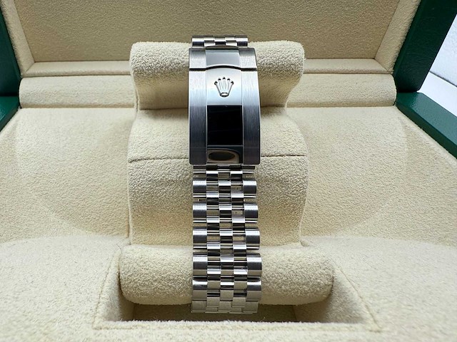 Rolex datejust 36 126234 | purple dial with diamonds on 6&9 - afbeelding 6 van  10