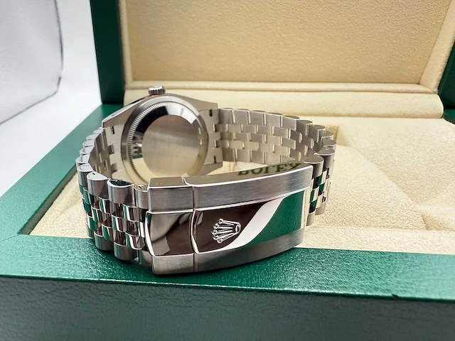 Rolex datejust 36 126234 | purple dial with diamonds on 6&9 - afbeelding 8 van  10