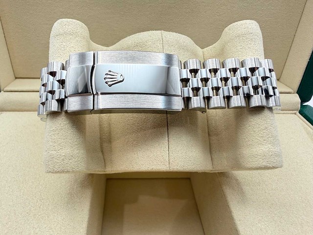 Rolex datejust 36 126234 | white roman | jubilee | 2026 | unworn - afbeelding 9 van  12
