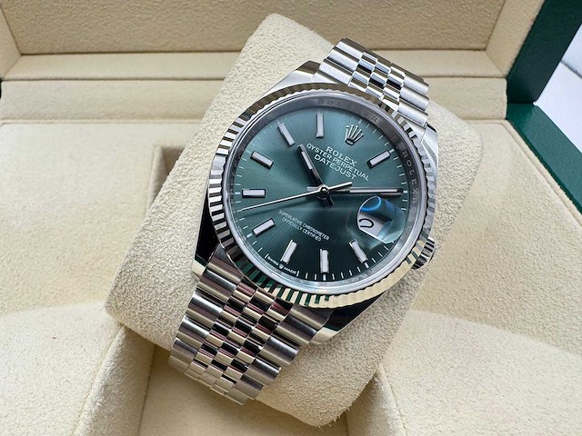 Rolex datejust 36 | mint green | 126234 | 2025 - afbeelding 4 van  10