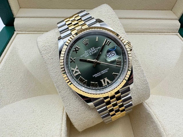 Rolex datejust 36 | olive with diamonds on 6&9 | 2026 | 126233 - afbeelding 2 van  7