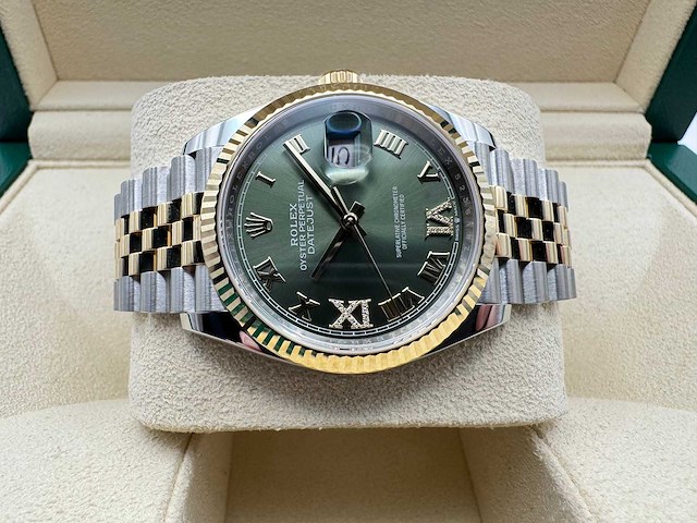 Rolex datejust 36 | olive with diamonds on 6&9 | 2026 | 126233 - afbeelding 3 van  7