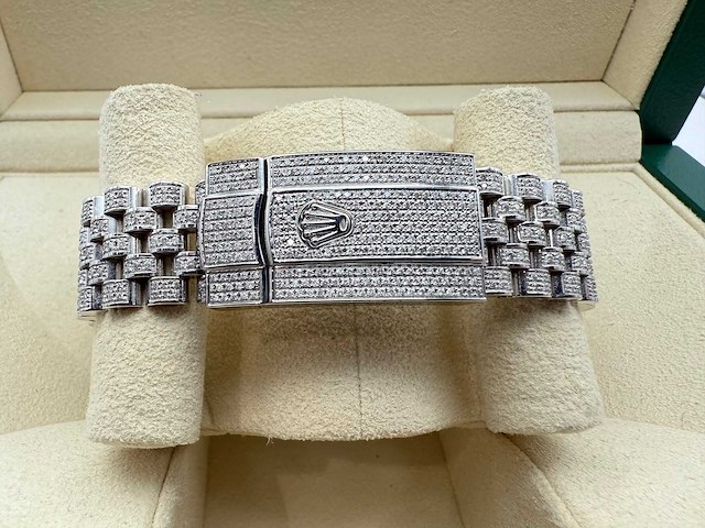 Rolex datejust 41 | 126300 | full "iced" out with natural diamonds - afbeelding 9 van  12