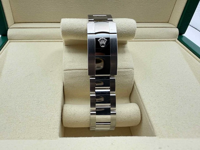 Rolex datejust 41 126300 | green ombre dial | unworn | 2026 - afbeelding 7 van  11