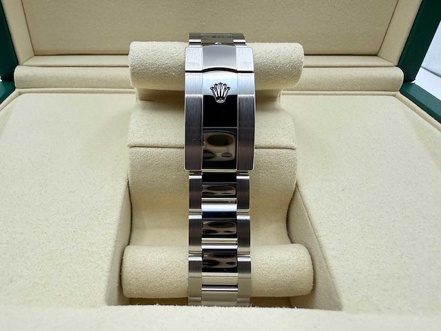 Rolex datejust 41 | 126300 | oyster | black dial | unworn - afbeelding 5 van  12