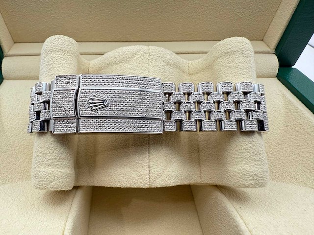 Rolex datejust 41 | 126300 | roman | full "iced" out with natural diamonds | jubilee - afbeelding 3 van  4