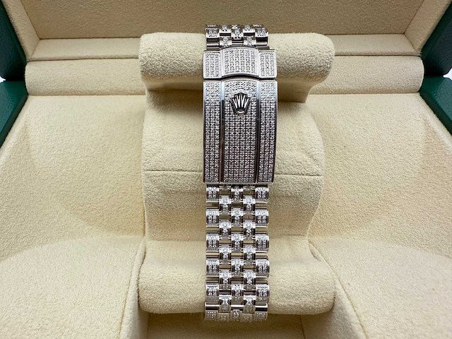 Rolex datejust 41 | 126300 | roman | full "iced" out with natural diamonds | jubilee - afbeelding 7 van  11