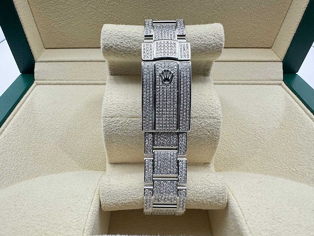 Rolex datejust 41 | 126300 | roman | full "iced" out with natural diamonds - afbeelding 9 van  13