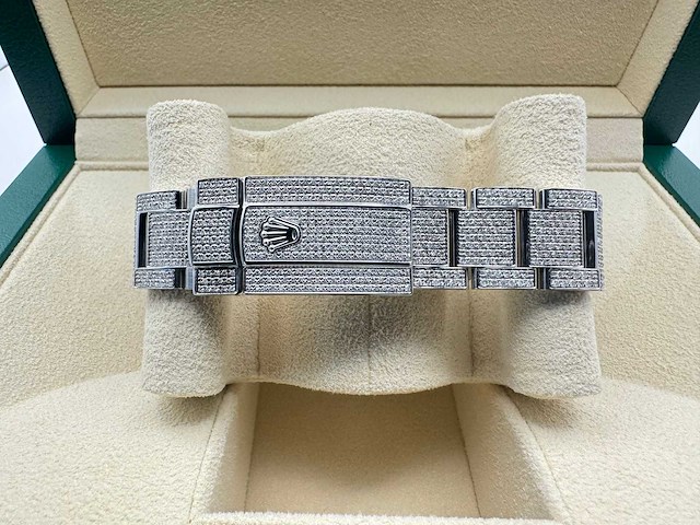 Rolex datejust 41 | 126300 | roman | full "iced" out with natural diamonds - afbeelding 4 van  5