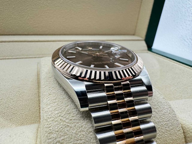 Rolex datejust 41 126331 | chocolate dial | jubilee | 2026 | unworn - afbeelding 10 van  12