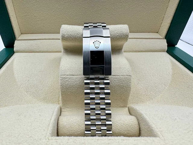 Rolex datejust 41 126334 | black dial | jubilee | unworn | 2026 - afbeelding 8 van  12