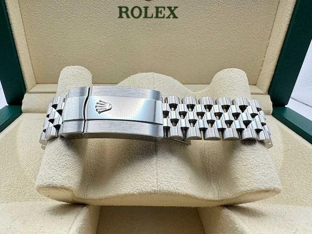 Rolex datejust 41 126334 | black dial | jubilee | unworn | 2026 - afbeelding 9 van  12