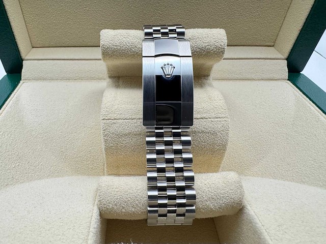 Rolex datejust 41 126334 | blue diamond dot dial | jubilee | unworn | 2026 - afbeelding 8 van  12