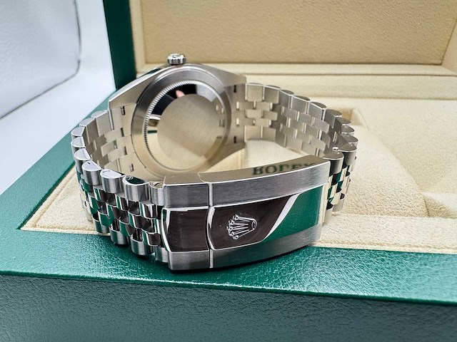 Rolex datejust 41 126334 | blue diamond dot dial | jubilee | unworn | 2026 - afbeelding 12 van  12