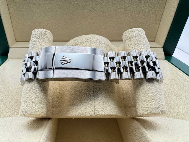 Rolex datejust 41 126334 | blue diamond dot | jubilee | 2025 - afbeelding 8 van  12