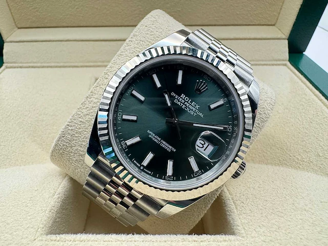 Rolex datejust 41 126334 | mint green dial | jubilee | unworn | 2026 - afbeelding 7 van  13