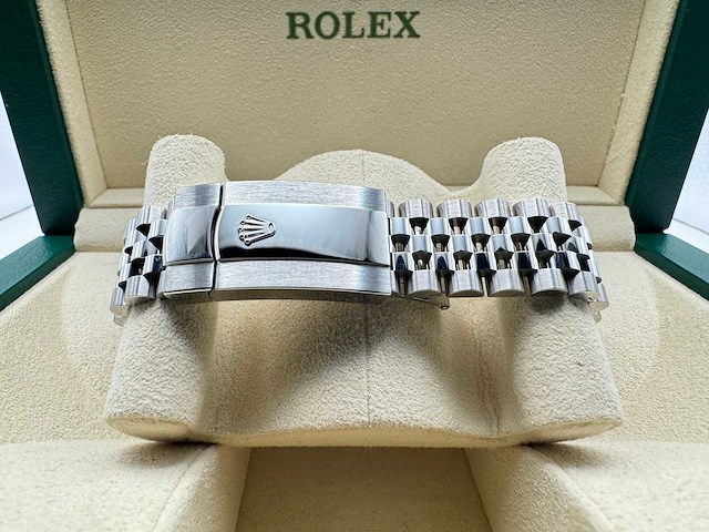 Rolex datejust 41 126334 | white roman dial | jubilee | unworn | 2026 - afbeelding 8 van  11