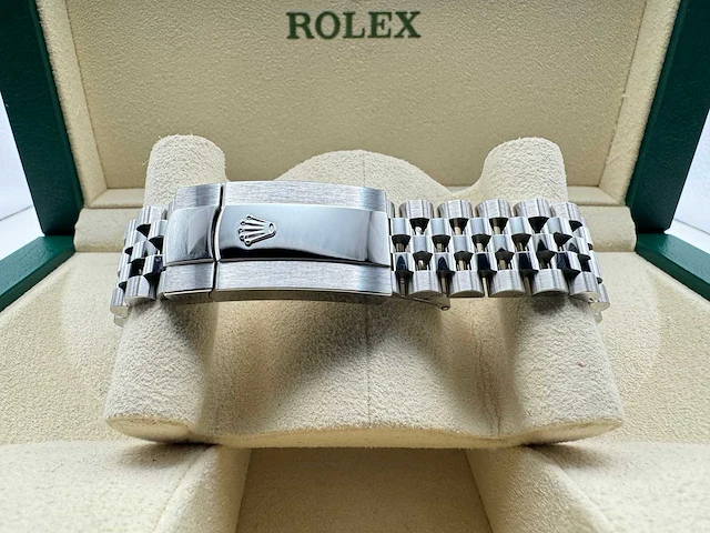 Rolex datejust 41 126334 | white roman dial | jubilee | unworn | 2026 - afbeelding 9 van  12