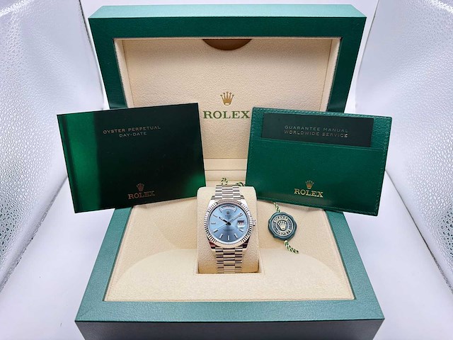 Rolex day date 228236 | ice blue | platina | 2025 - afbeelding 1 van  3