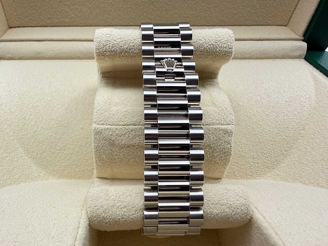 Rolex day date 228236 | ice blue | platina | 2025 - afbeelding 8 van  12