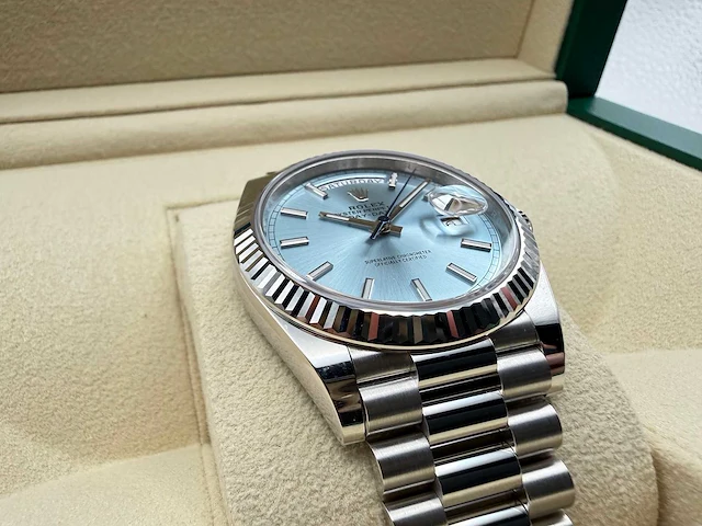 Rolex day date 228236 | ice blue | platina | 2025 - afbeelding 10 van  12