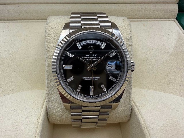 Rolex day date 228239 | 12-2019 | black diamond baguettes dial | white gold - afbeelding 1 van  12