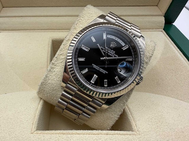 Rolex day date 228239 | 12-2019 | black diamond baguettes dial | white gold - afbeelding 3 van  12