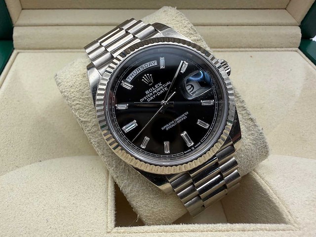 Rolex day date 228239 | 12-2019 | black diamond baguettes dial | white gold - afbeelding 5 van  12