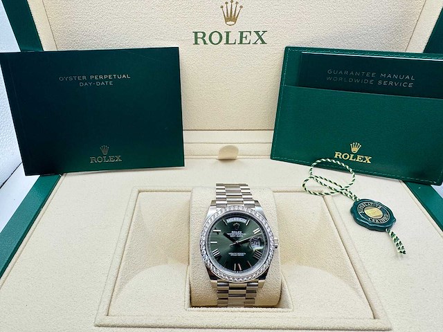 Rolex day-date 228349rbr | olive | white gold | 2023 - afbeelding 3 van  12