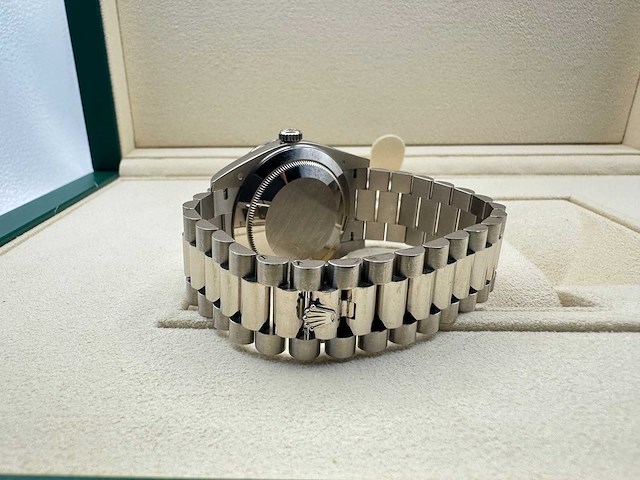 Rolex day-date 228349rbr | olive | white gold | 2023 - afbeelding 12 van  12