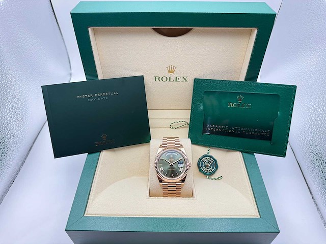 Rolex day-date 40 228235 | olive dial | 2025 - afbeelding 4 van  12
