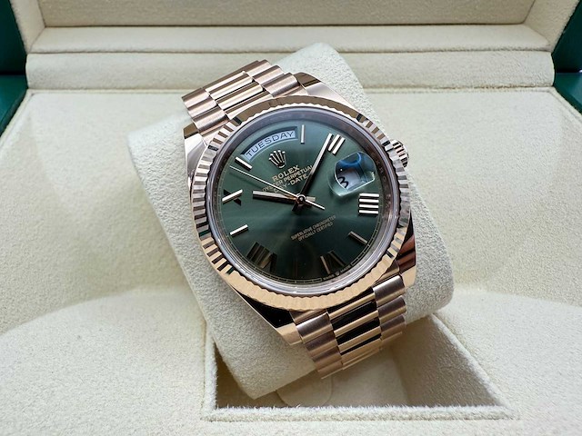 Rolex day-date 40 228235 | olive dial | 2025 - afbeelding 1 van  12