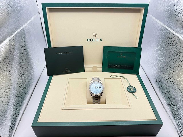 Rolex day-date platina | "ice" blue | baguettes | unworn | 2026 - afbeelding 1 van  3