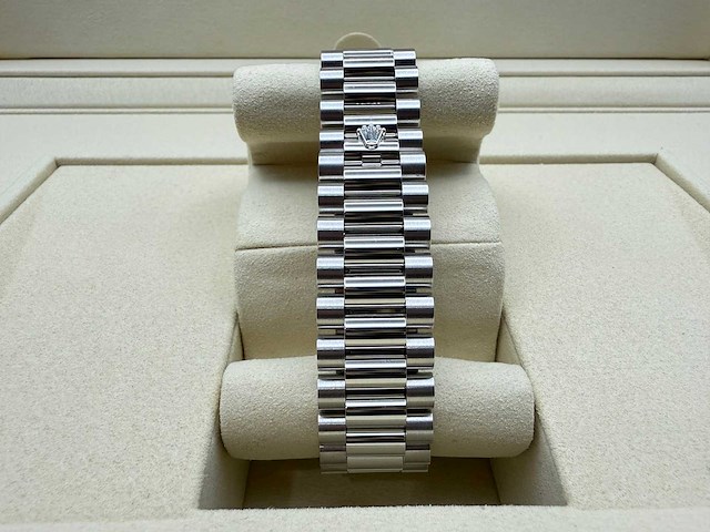 Rolex day-date platina | "ice" blue | baguettes | unworn | 2026 - afbeelding 2 van  3